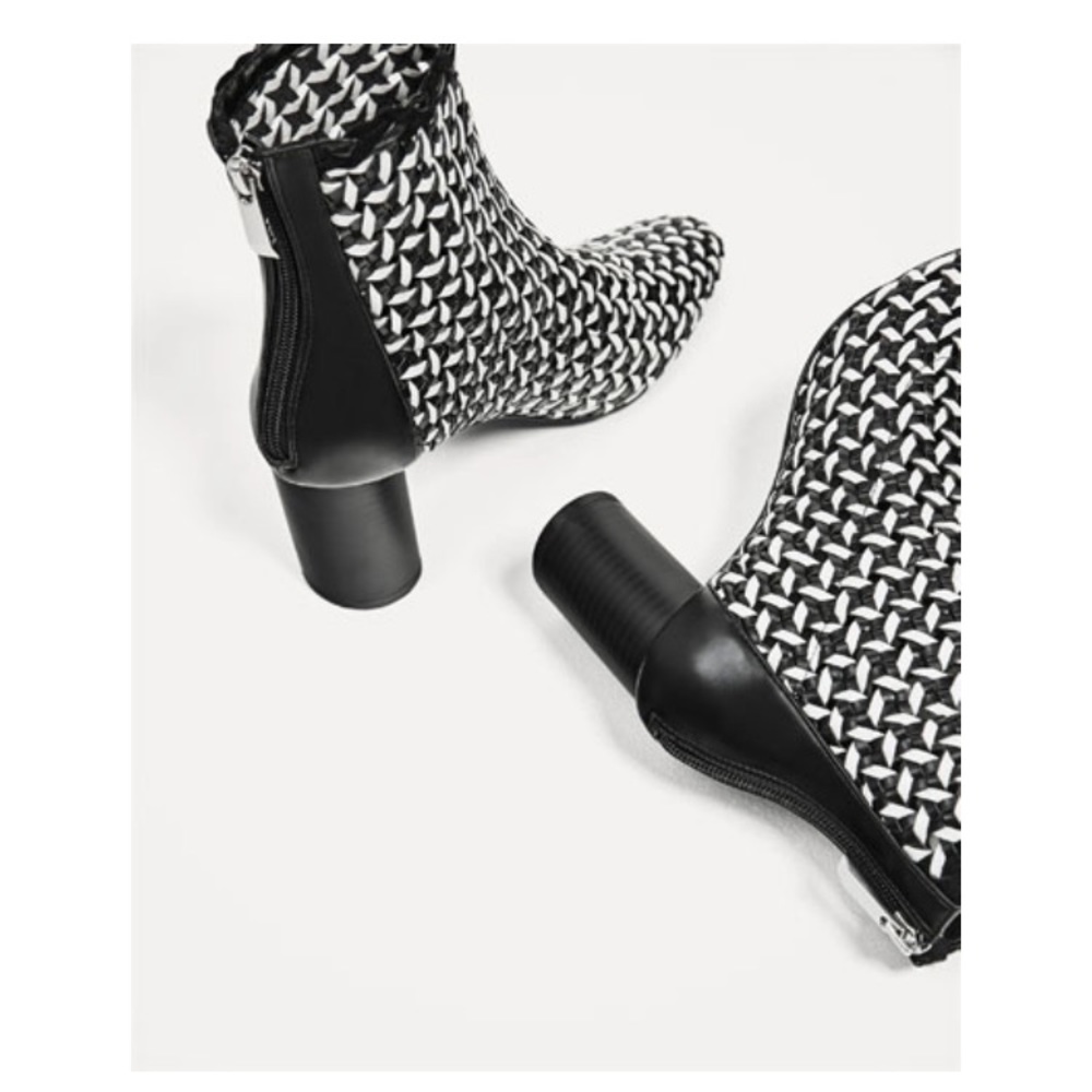 LAST HOURS OR WILL BE DONATED!
Zara black and white block heel booties